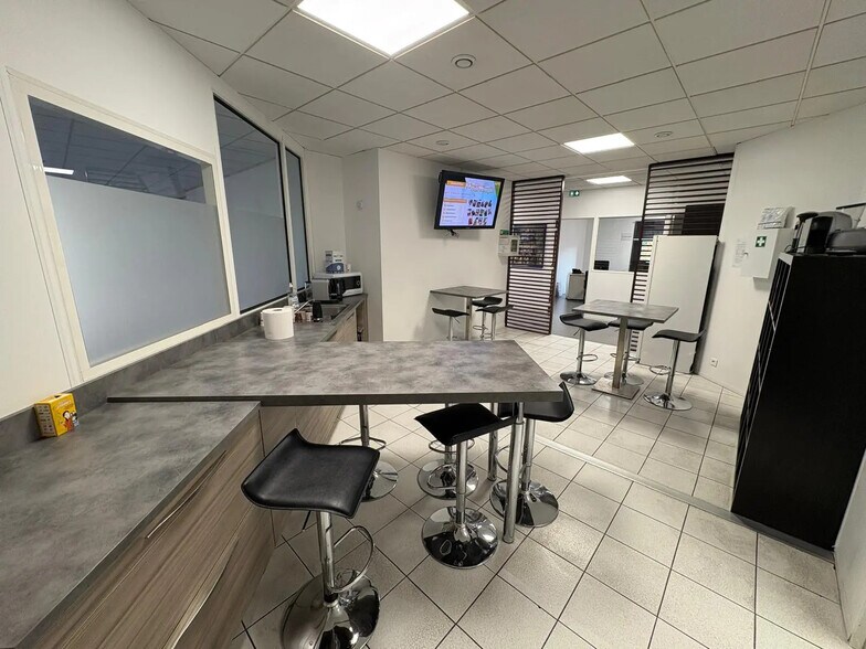 Office in Gémenos to rent - Interior Photo - Image 3 of 8