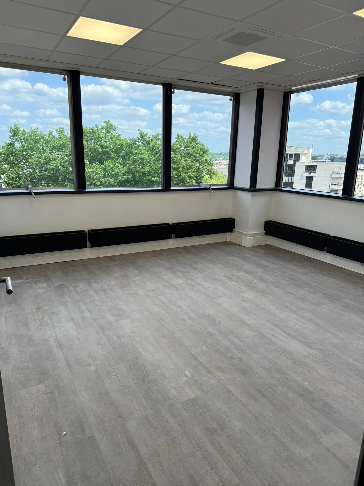 Office in Créteil to rent Interior Photo- Image 1 of 6