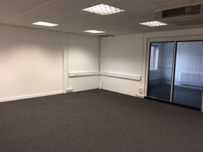 Curran Rd, Cardiff to rent Interior Photo- Image 2 of 3