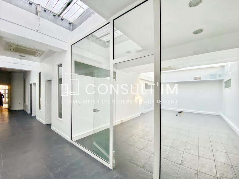 Office in Puteaux to rent - Interior Photo - Image 2 of 7