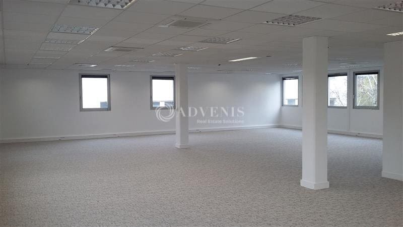 Office in Noisiel to rent - Building Photo - Image 2 of 5