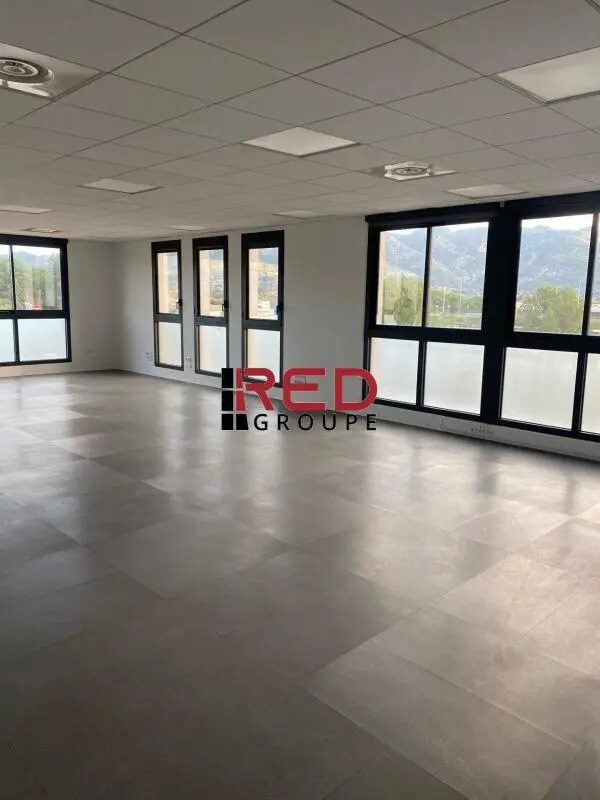 Office in Aubagne to rent Interior Photo- Image 1 of 7
