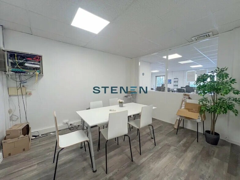 Office in Vitrolles to rent - Interior Photo - Image 3 of 5