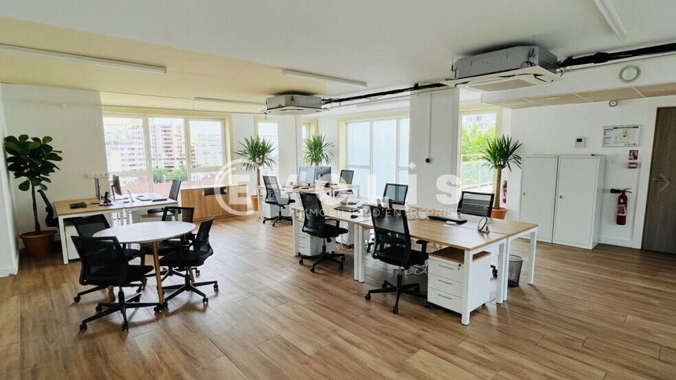 Office in Vanves to rent - Interior Photo - Image 3 of 9