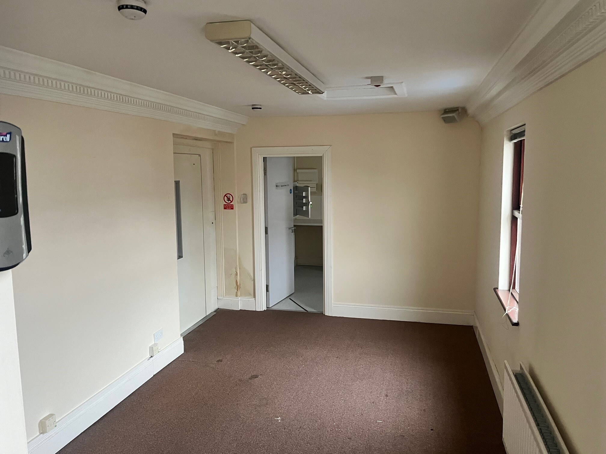 52 Adelaide Av, Belfast for sale Interior Photo- Image 1 of 1