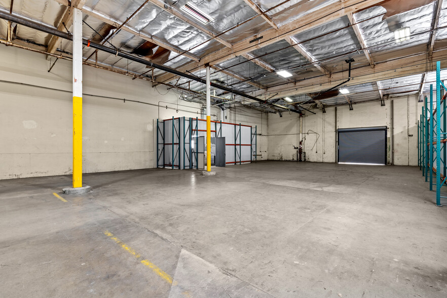 ReadySpaces Northridge - Commercial Property