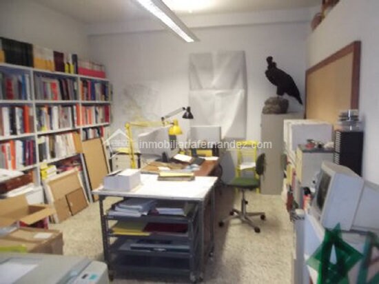 Retail in Cáceres, Cáceres to rent - Building Photo - Image 1 of 10