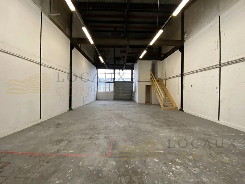 Light Industrial in Bezons to rent - Building Photo - Image 2 of 5