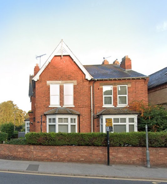 2 Hamilton Rd, Lincoln for sale - Building Photo - Image 1 of 1