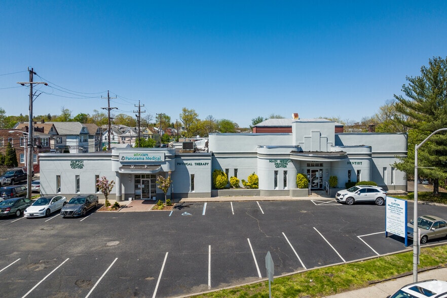 1003 Main Ave, Clifton, NJ for rent - Building Photo - Image 3 of 10