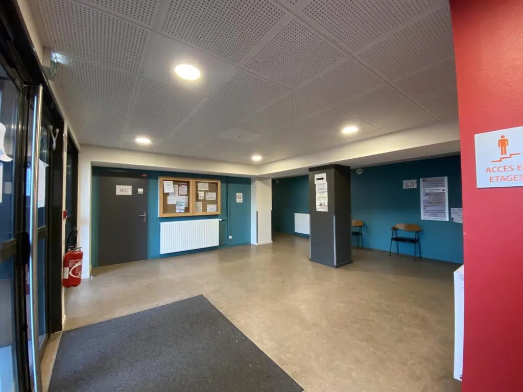 Location Bureaux 53 m² - Photo 1