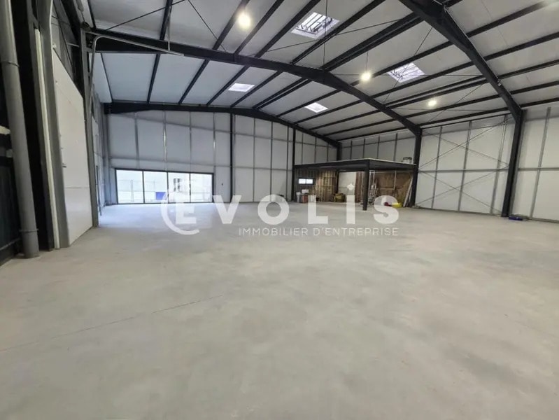 Location Local d'activités 344 m² - Photo 1