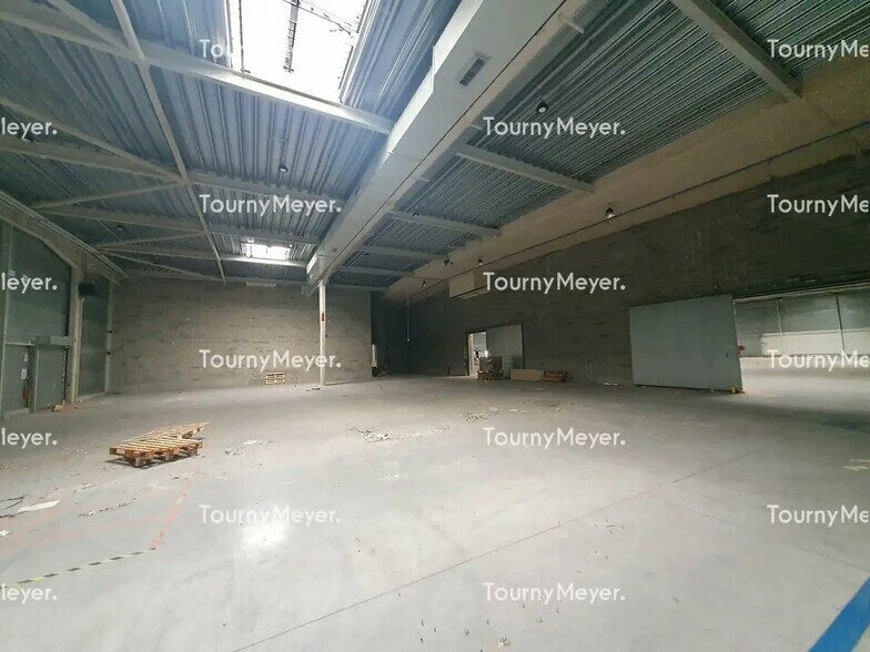 Light Industrial in Gradignan to rent - Interior Photo - Image 2 of 7