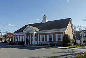 20 Station Rd, Bellport, NY for sale Primary Photo- Image 1 of 1