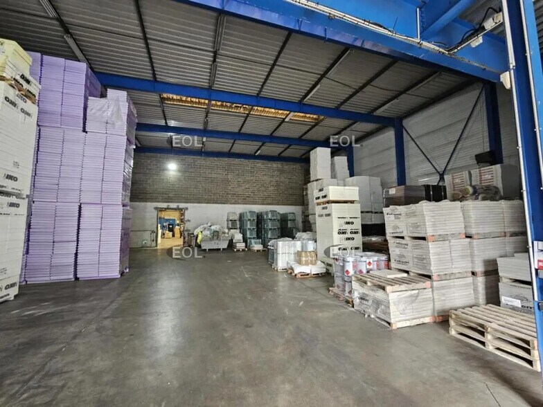 Light Industrial in Vitry-sur-Seine to rent - Building Photo - Image 2 of 11