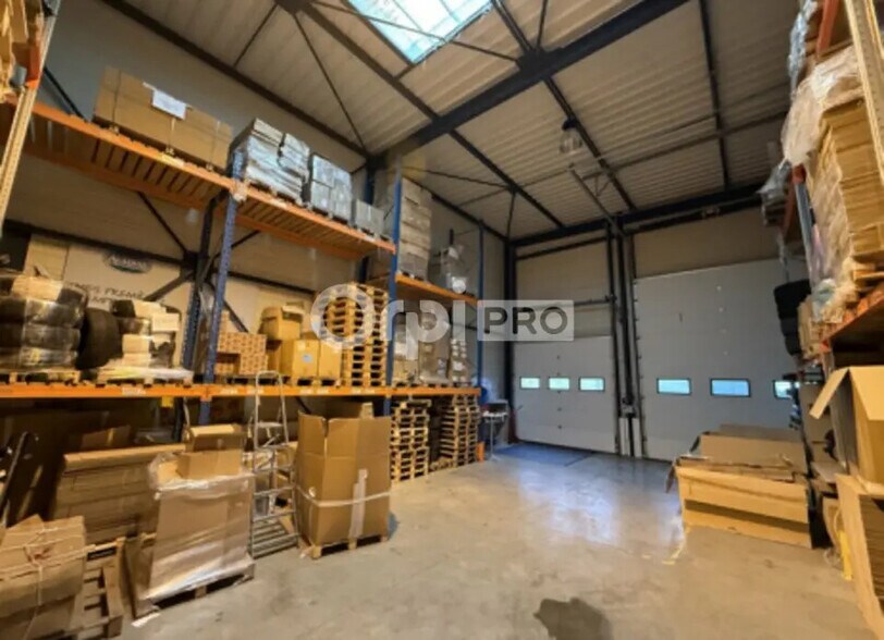 Light Industrial in Fleurieux-sur-l'Arbresle for sale - Interior Photo - Image 2 of 6
