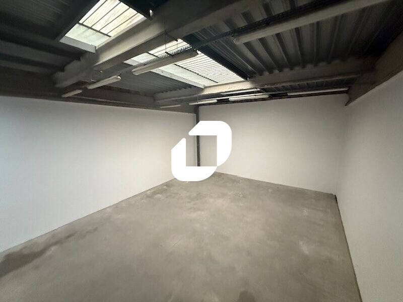 Light Industrial in Chambly to rent Interior Photo- Image 1 of 9