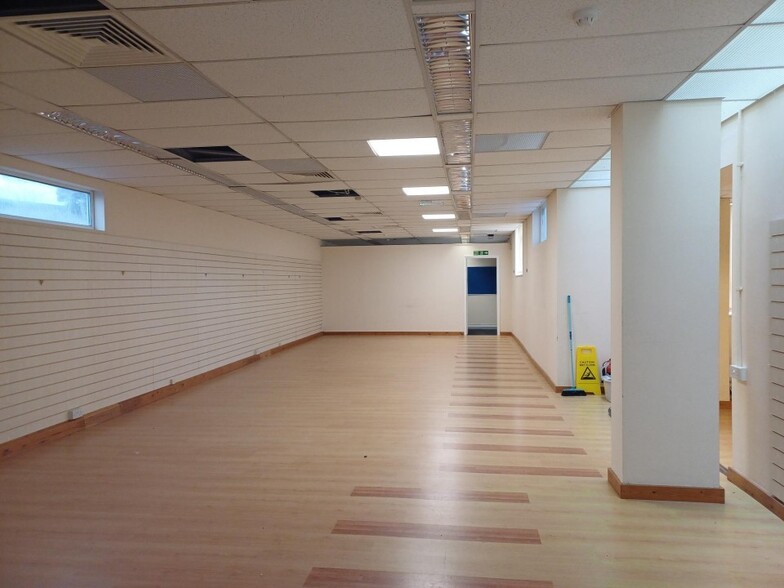 27 Crown St, Kettering to rent - Interior Photo - Image 3 of 4