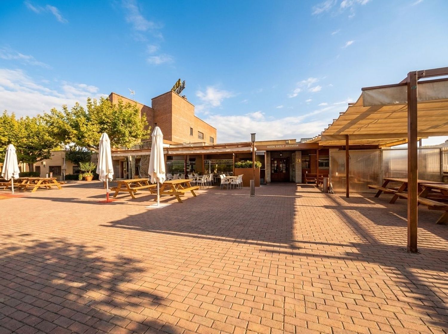 Retail in Galar for sale Building Photo- Image 1 of 44