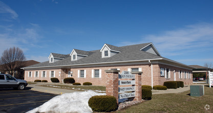 2309 W White Oaks Dr, Springfield, IL for rent Building Photo- Image 1 of 3