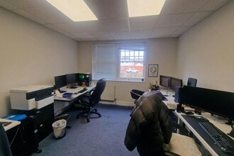 15 Winchester Rd, Basingstoke to rent Interior Photo- Image 2 of 3