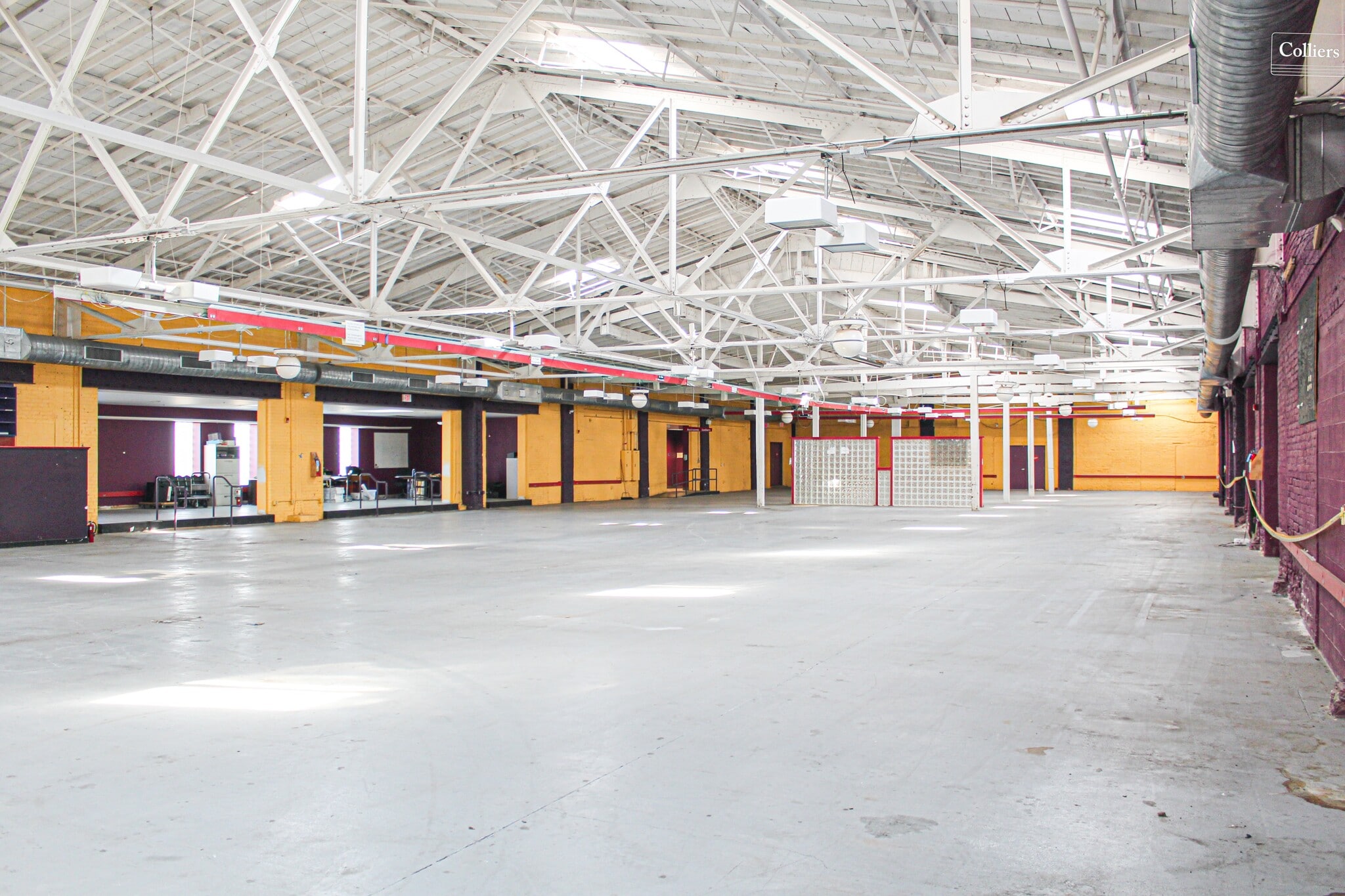 100 Keystone Dr, Carnegie, PA to rent Interior Photo- Image 1 of 3