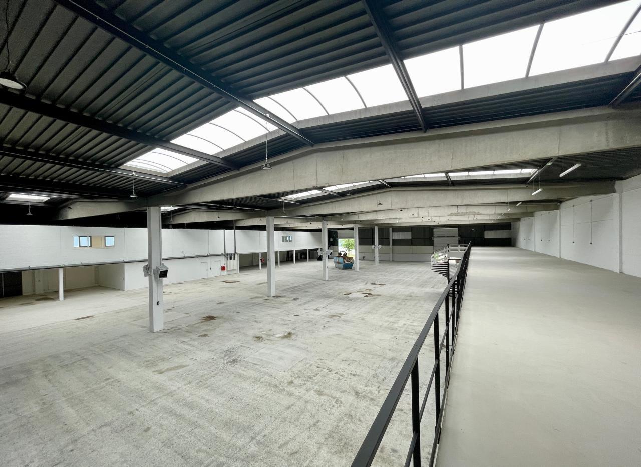 Light Industrial in Saint-Ouen-l'Aumône to rent Building Photo- Image 1 of 16