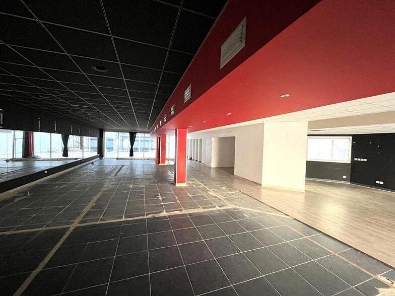 Retail in Hyères for sale - Interior Photo - Image 3 of 7