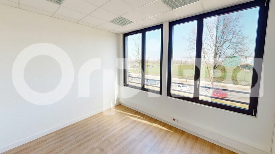 Office in Montanay to rent - Interior Photo - Image 1 of 4