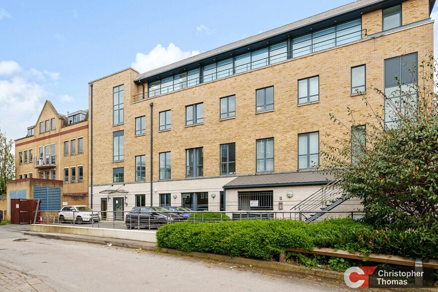 30-38 Church St, Staines to rent - Building Photo - Image 2 of 2