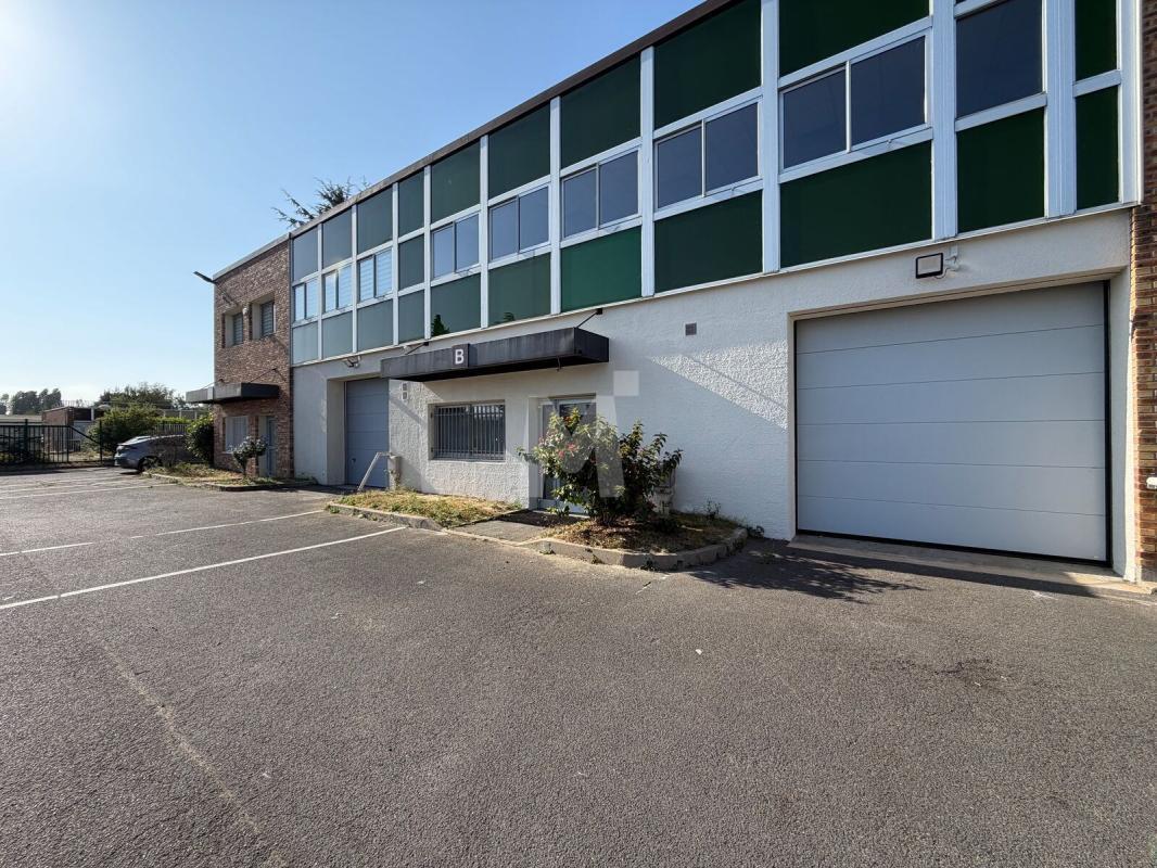 Light Industrial in Les Ulis to rent Building Photo- Image 1 of 8