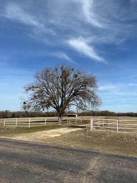 873 Anderson, Whitesboro, TX for rent - Building Photo - Image 3 of 5