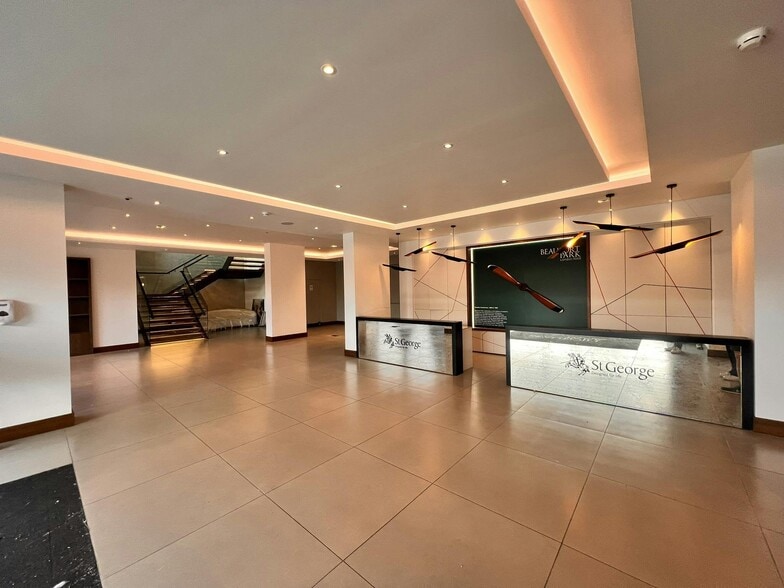 Aerodrome Rd, London to rent - Building Photo - Image 3 of 11