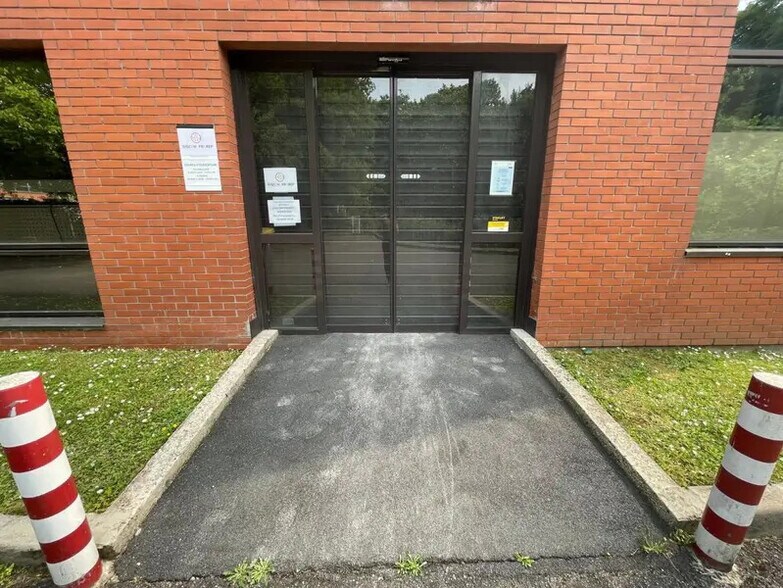 Light Industrial in Meudon to rent - Building Photo - Image 3 of 5