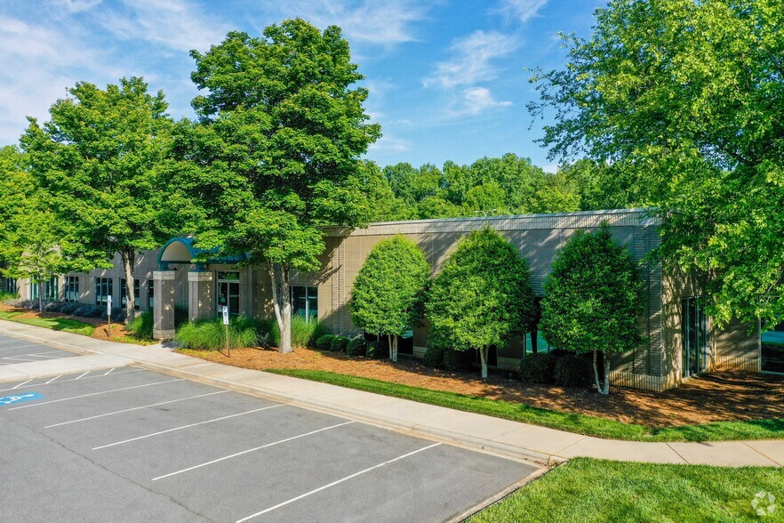 8600 McAlpine Park Dr, Charlotte, NC for sale - Primary Photo - Image 1 of 1