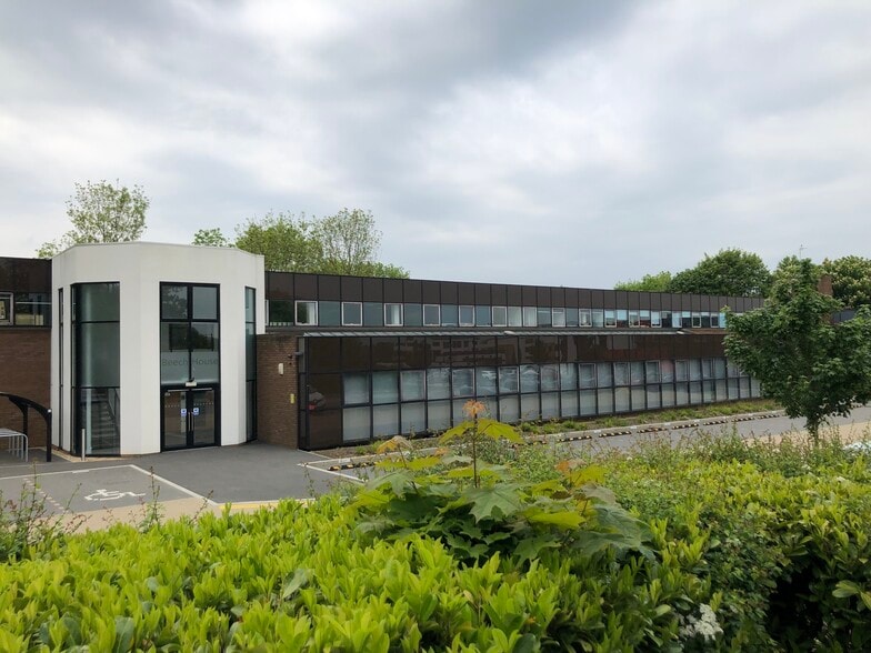 Breckland, Milton Keynes to rent - Building Photo - Image 2 of 3