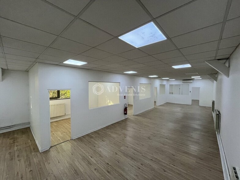 Office in Alfortville to rent - Interior Photo - Image 2 of 12