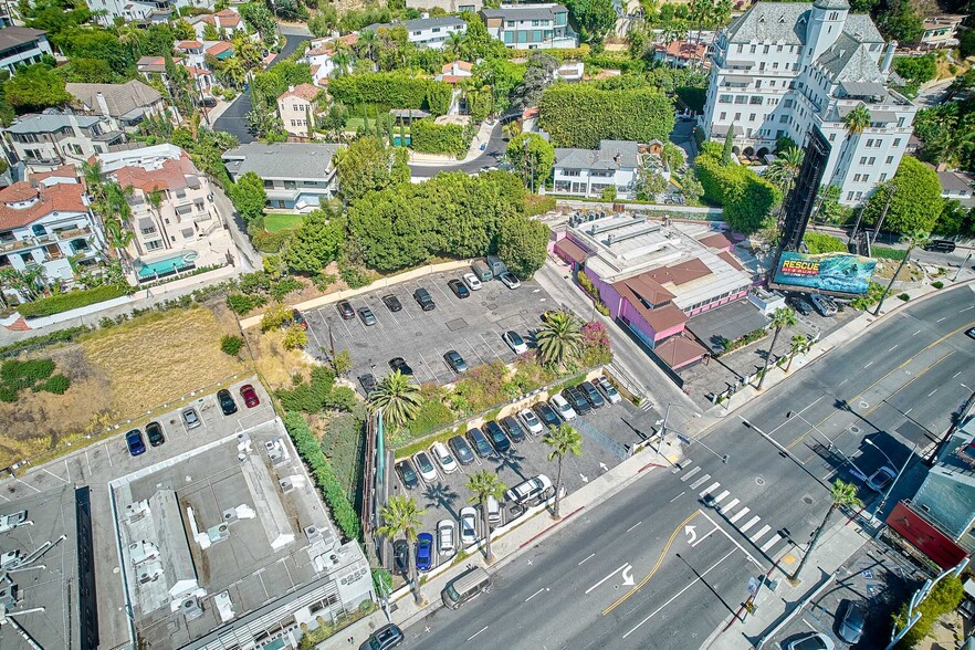 8225 W Sunset Blvd, West Hollywood, CA for rent - Building Photo - Image 3 of 8