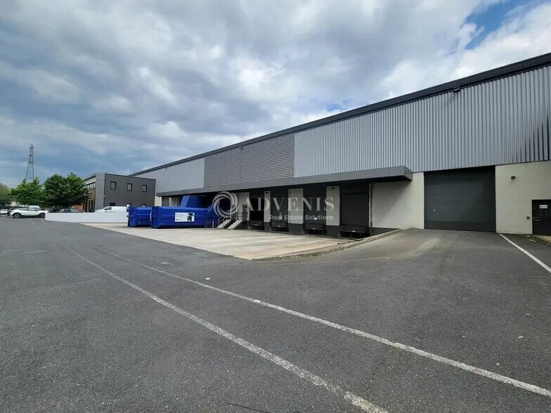 Light Industrial in Gennevilliers to rent - Building Photo - Image 2 of 6