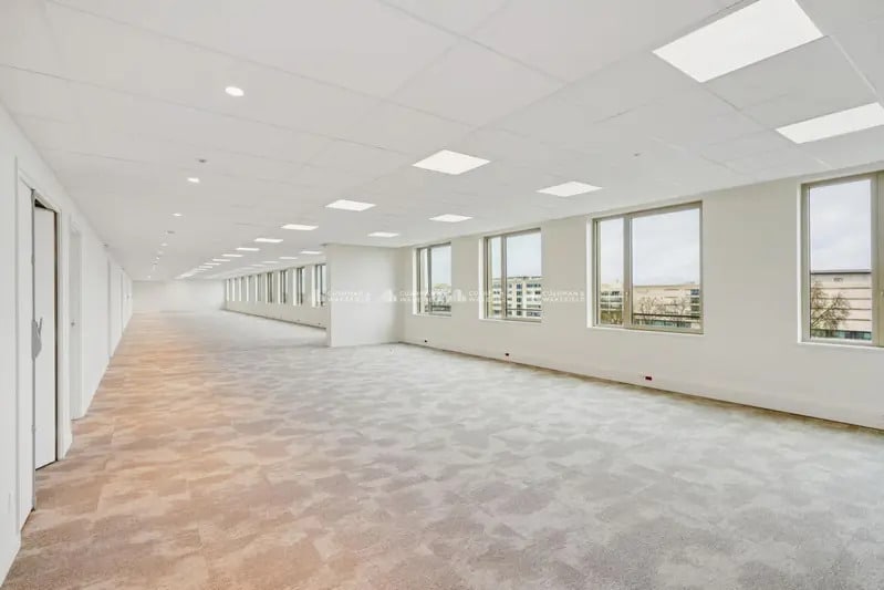1-3 Rue Stephenson, Montigny-le-Bretonneux to rent Interior Photo- Image 1 of 2