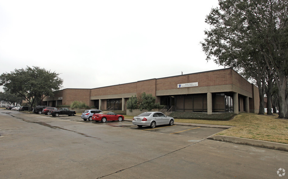 13003 Southwest Fwy, Stafford, TX for rent - Building Photo - Image 3 of 10