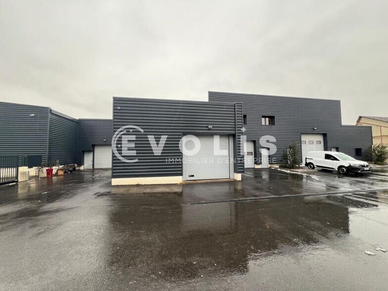 Light Industrial in Villefranche-sur-Saône for sale - Building Photo - Image 2 of 5