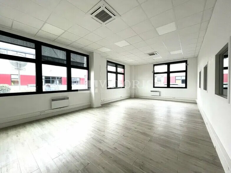 Light Industrial in Dardilly to rent - Interior Photo - Image 2 of 8