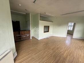 Crackenedge Ln, Dewsbury to rent Interior Photo- Image 1 of 5