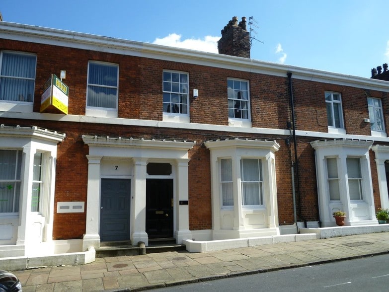 8 Camden Pl, Preston to rent - Primary Photo - Image 1 of 4