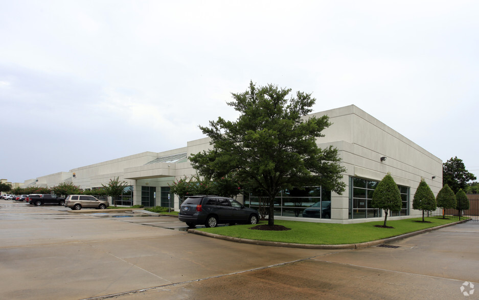 11275 South Sam Houston Parkway West, Houston, TX for rent - Building Photo - Image 2 of 3