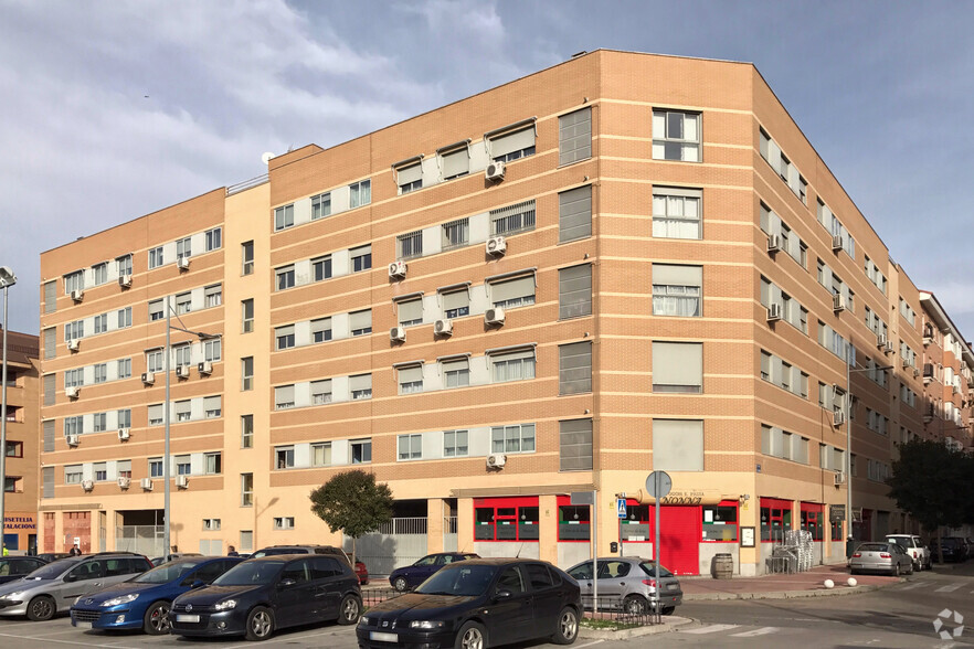 Calle Fuente Vieja, 2, Parla, Madrid for rent - Primary Photo - Image 1 of 1