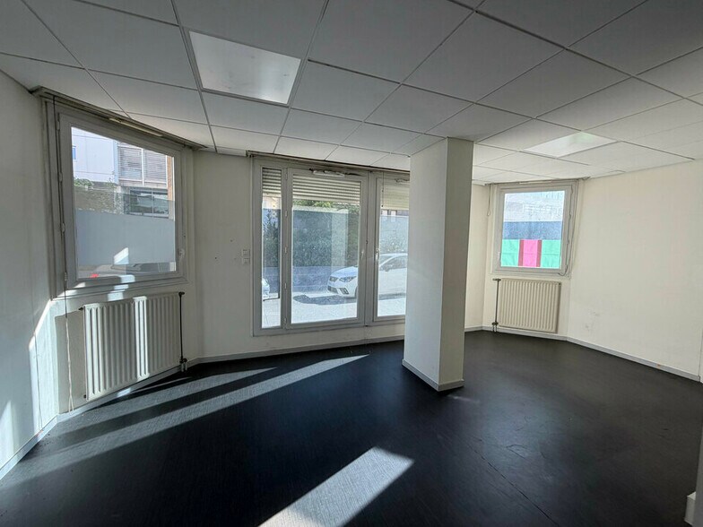 210 Bis Cours Emile Zola, Villeurbanne to rent - Interior Photo - Image 3 of 11