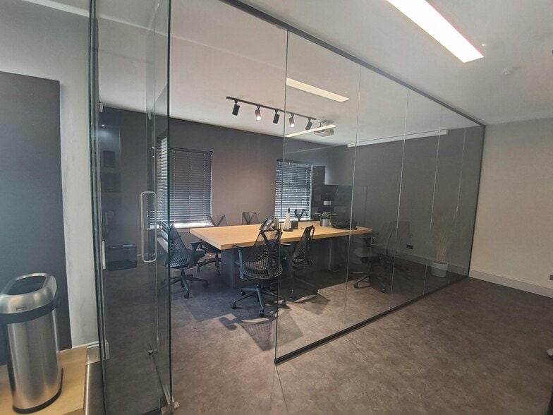 High St, Goring to rent - Building Photo - Image 2 of 3