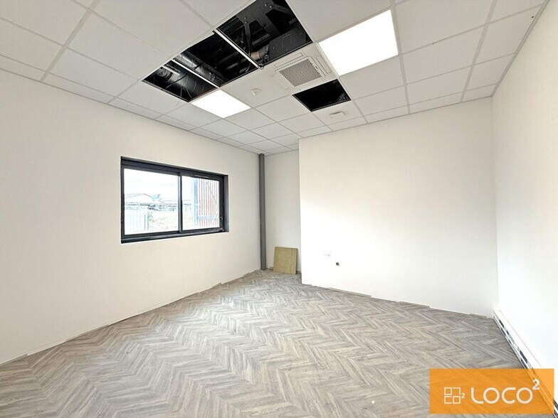 Industrial in Toulouse to rent - Building Photo - Image 3 of 11